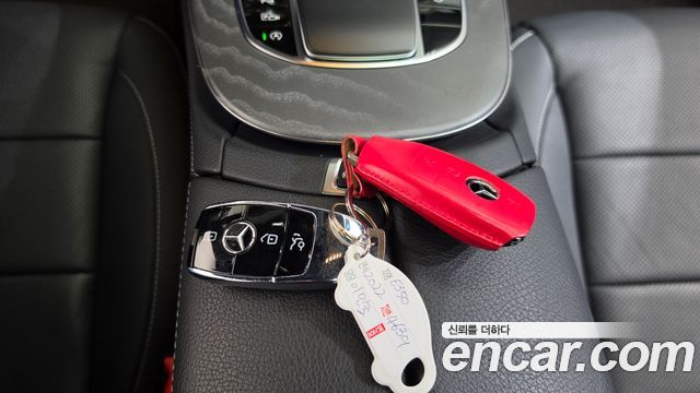 Mercedes-Benz E-Class 2022 — photo 22
