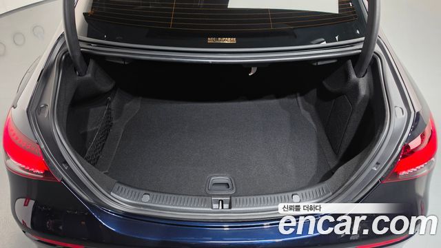Mercedes-Benz E-Class 2022 — photo 24