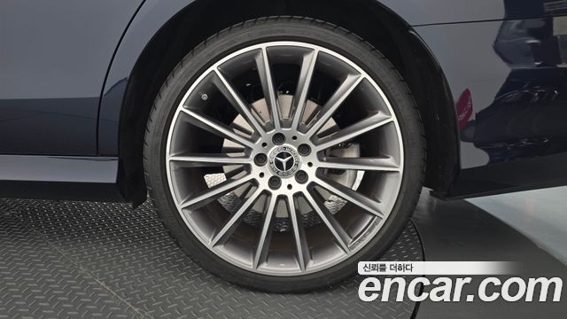 Mercedes-Benz E-Class 2022 — photo 7