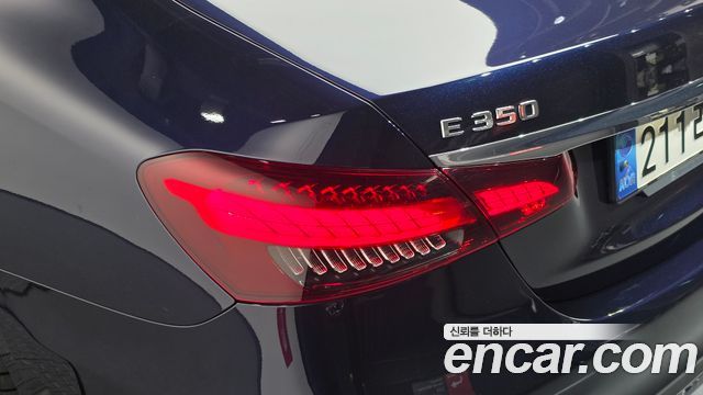 Mercedes-Benz E-Class 2022 — photo 9