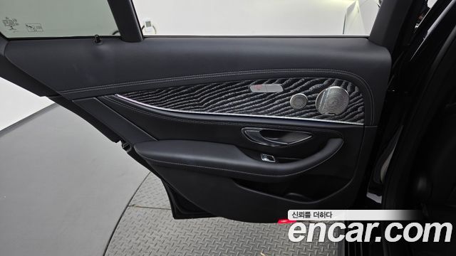 Mercedes-Benz E-Class 2022 — photo 15