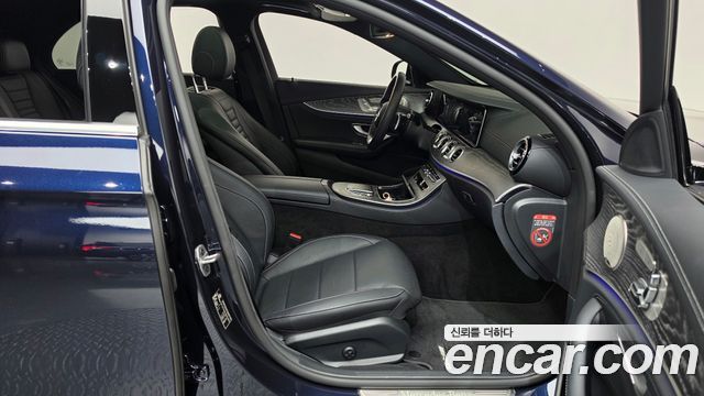Mercedes-Benz E-Class 2022 — photo 16