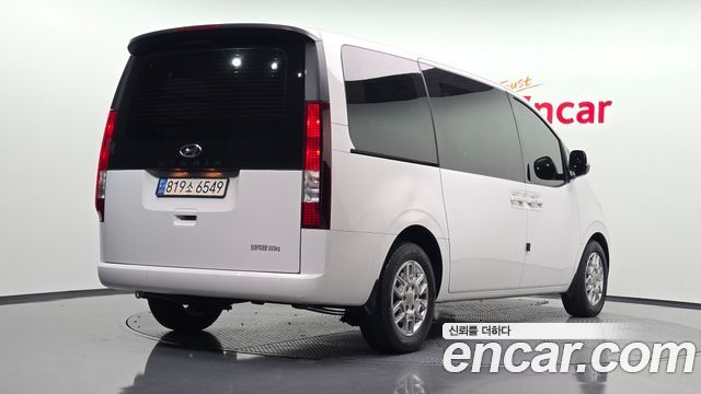 Hyundai Staria 2023 — photo 2