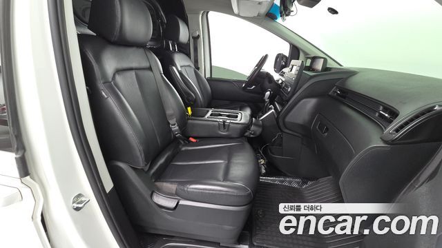 Hyundai Staria 2023 — photo 16