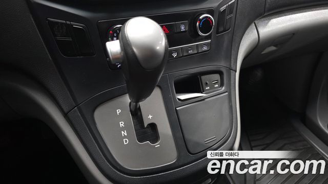 Hyundai Starex 2017 — photo 12