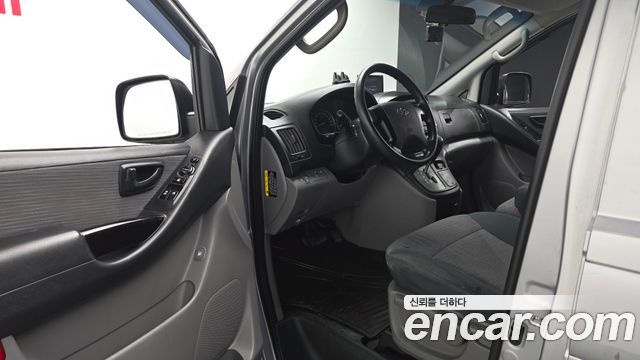 Hyundai Starex 2017 — photo 13