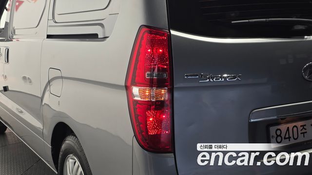 Hyundai Starex 2017 — photo 9