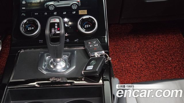 Land Rover Range Rover Evoque 2023 — photo 22
