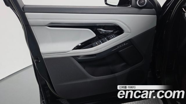 Land Rover Range Rover Evoque 2023 — photo 14