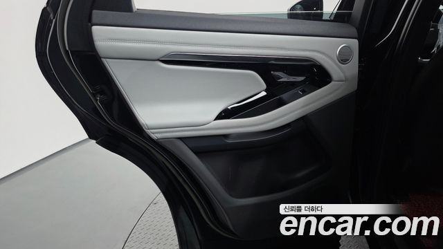Land Rover Range Rover Evoque 2023 — photo 15