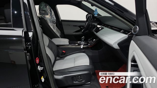 Land Rover Range Rover Evoque 2023 — photo 16