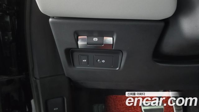 Land Rover Range Rover Evoque 2023 — photo 30