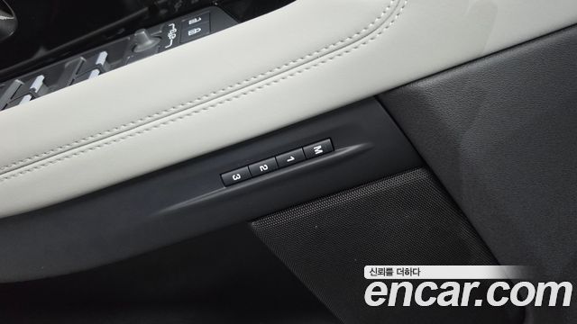 Land Rover Range Rover Evoque 2023 — photo 35