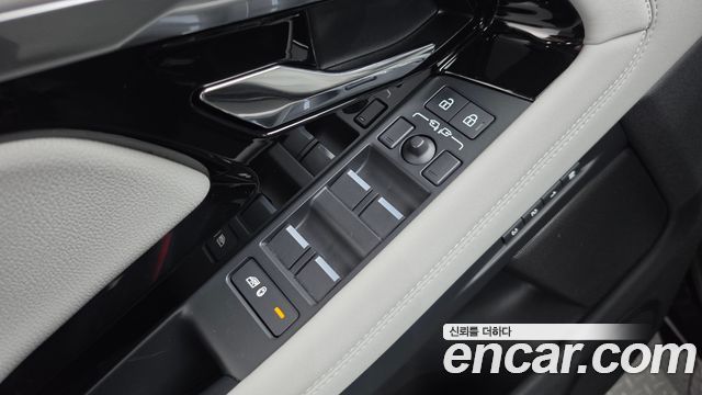Land Rover Range Rover Evoque 2023 — photo 38