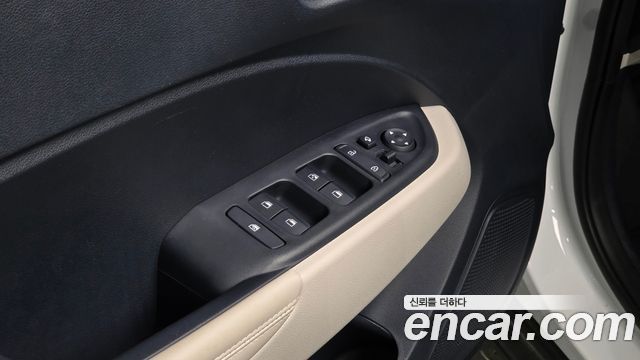 Hyundai Venue 2023 — photo 16