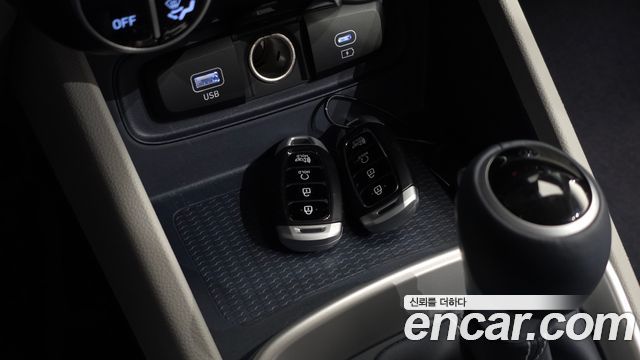Hyundai Venue 2023 — photo 19