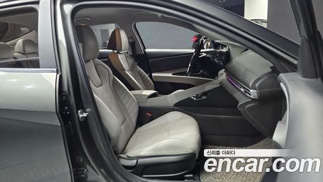 Hyundai AVANTE 2021 — photo 16
