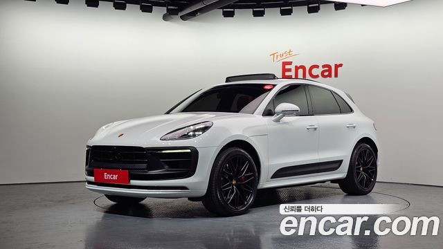 Porsche Macan 2023 — photo 1