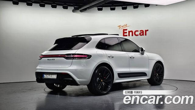 Porsche Macan 2023 — photo 2