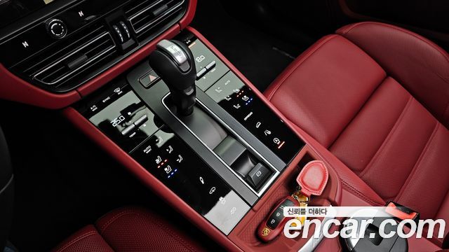 Porsche Macan 2023 — photo 9