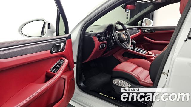 Porsche Macan 2023 — photo 10