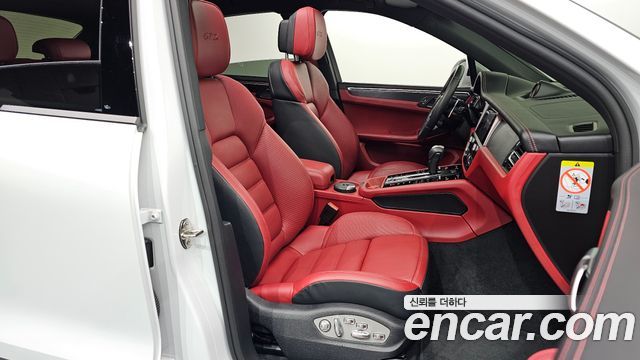 Porsche Macan 2023 — photo 11