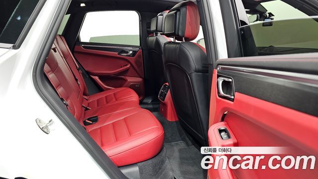 Porsche Macan 2023 — photo 12