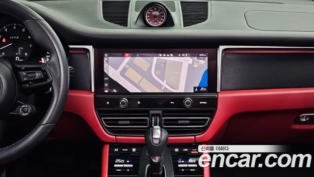 Porsche Macan 2023 — photo 15