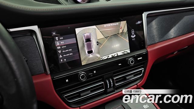 Porsche Macan 2023 — photo 16