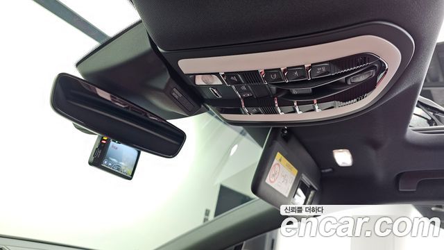 Porsche Macan 2023 — photo 17