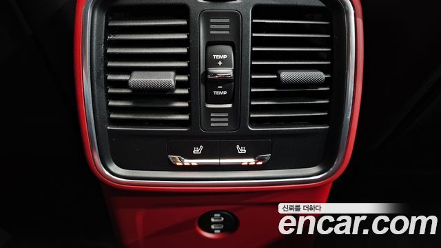 Porsche Macan 2023 — photo 19