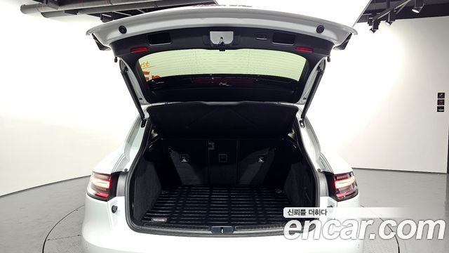 Porsche Macan 2023 — photo 20