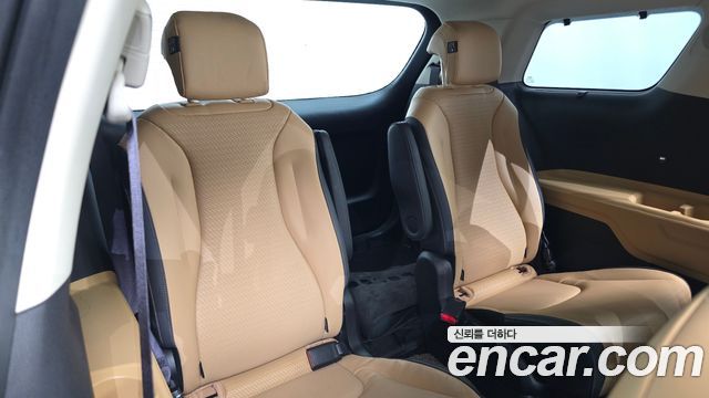 Kia Canival 2023 — photo 18
