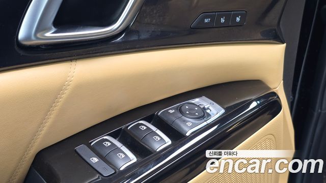 Kia Canival 2023 — photo 37