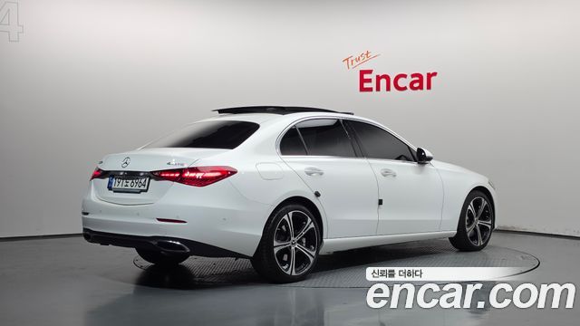 Mercedes-Benz C-Class 2023 — photo 2