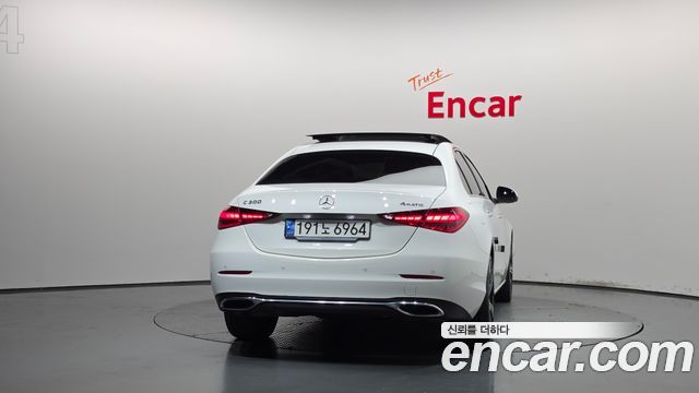 Mercedes-Benz C-Class 2023 — photo 4