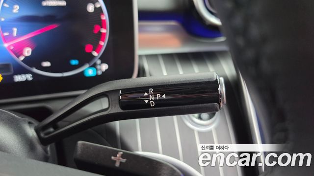 Mercedes-Benz C-Class 2023 — photo 12