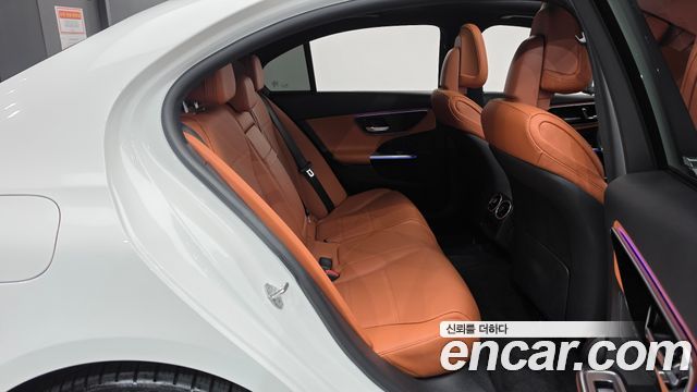Mercedes-Benz C-Class 2023 — photo 17