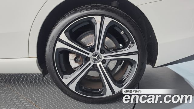 Mercedes-Benz C-Class 2023 — photo 7