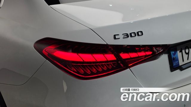 Mercedes-Benz C-Class 2023 — photo 9
