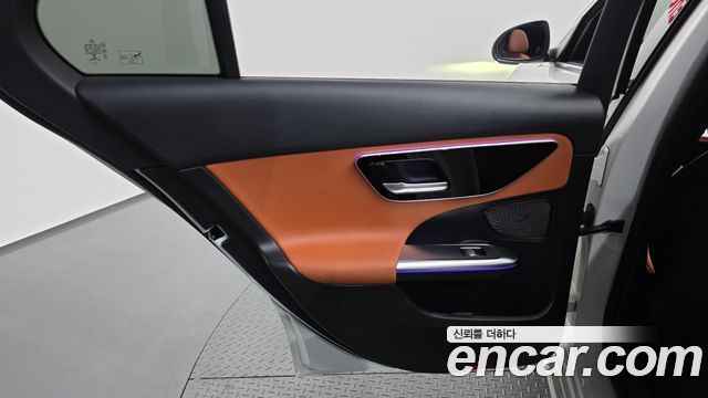 Mercedes-Benz C-Class 2023 — photo 15