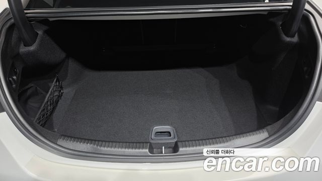 Mercedes-Benz C-Class 2023 — photo 28