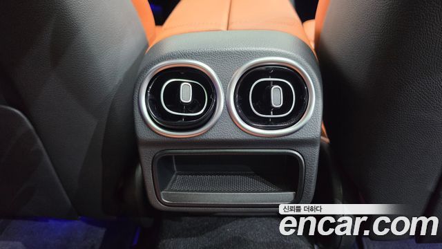 Mercedes-Benz C-Class 2023 — photo 35