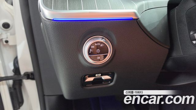 Mercedes-Benz C-Class 2023 — photo 38