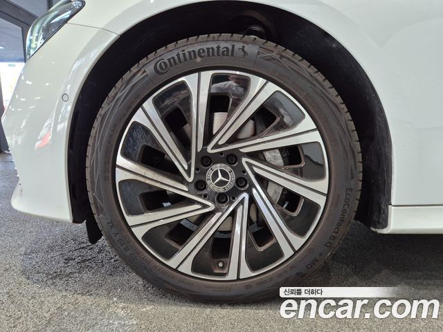 Mercedes-Benz E-Class 2026 — photo 5