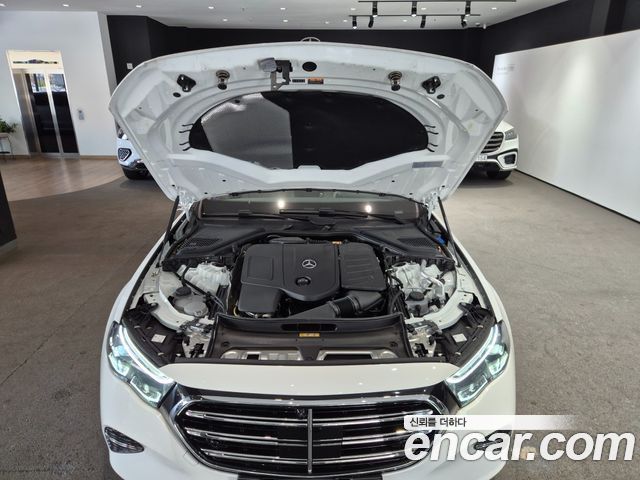 Mercedes-Benz E-Class 2026 — photo 6