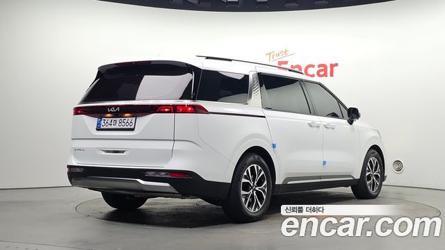 Kia Canival 2023 — photo 2