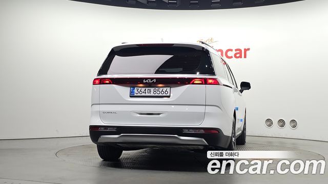 Kia Canival 2023 — photo 4