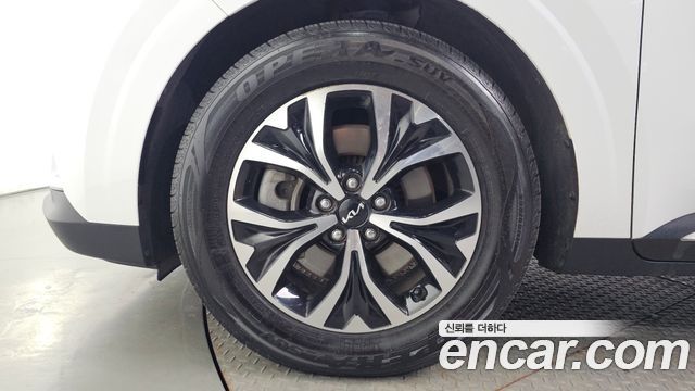 Kia Canival 2023 — photo 5