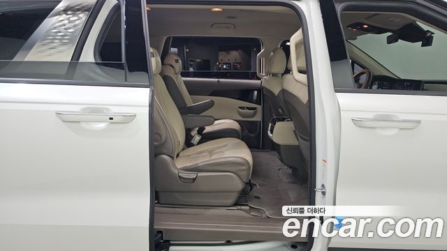 Kia Canival 2023 — photo 17